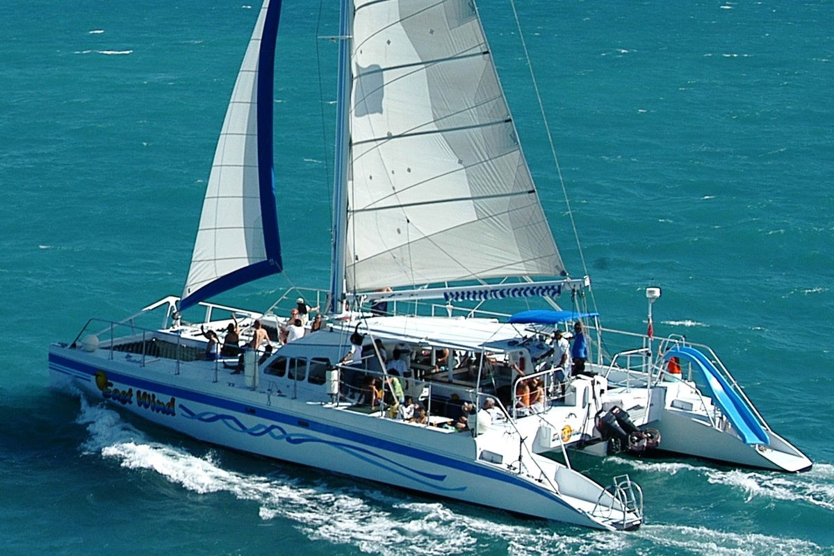 catamaran a icacos